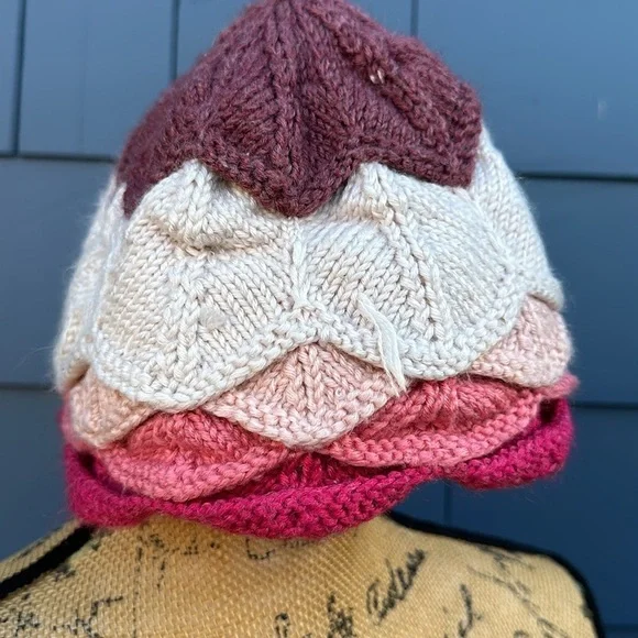 🤎💖🤍Gorgeous, handmade flower, beanie, hat, pink cream, and brown - Picture 2 of 8